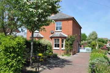 South Farnham Victorian semi detached house in Farnham sold by Trueman & Grundy