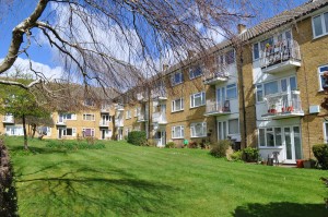 Farnham property for sale Sumner Court Sumner Road Farnham town 2 bedroom flat sold by Trueman & Grundy