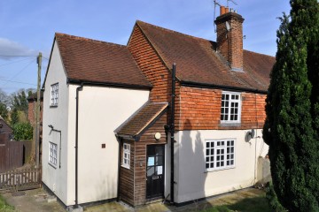 2 Luff Cottages Church Lane Wrecclesham Farnham Sold by Trueman and Grundy Estate Agents in Farnham