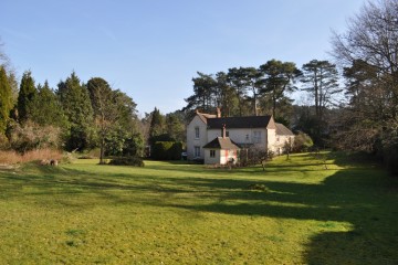 South Farnham in need of modernisation large family house in Farnham sold by Trueman & Grundy