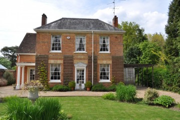 South Farnham period property character house sold by Trueman & Grundy