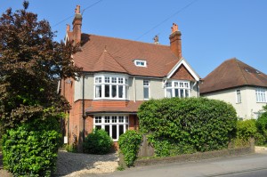 close to farnham town centre Farnham station detached family house detached property estate agents in Farnham sold