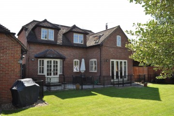 Farnham property for sale Crondall village 3 bedroom house sold by Trueman & Grundy