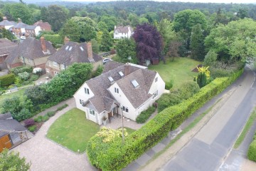 Little Green Lane Detached family house in south Farnham sold by Trueman & Grundy