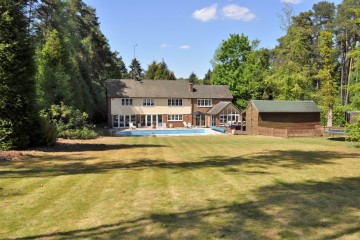 Longland House Frensham Vale South Farnham detached family house swimming pool south farnham school estate agents in farnham sold