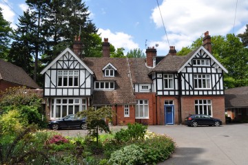 Hindhead flat sold by Trueman & Grundy